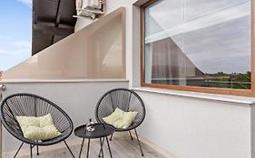 6Rooms
